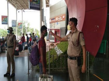 Shramik train with over 1,500 passengers from Karnataka's Hubli leaves for Bihar | Shramik train with over 1,500 passengers from Karnataka's Hubli leaves for Bihar