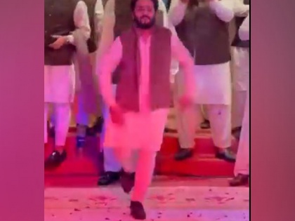 Pakistan national assembly member dances to Indian hit song 'Tip tip barsa paani' | Pakistan national assembly member dances to Indian hit song 'Tip tip barsa paani'