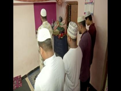 COVID-19 lockdown: On first day of Ramzan, people offer prayers at home in Hyderabad | COVID-19 lockdown: On first day of Ramzan, people offer prayers at home in Hyderabad