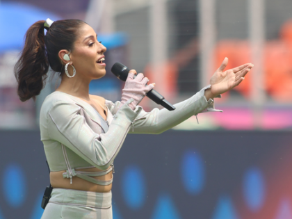 Sunidhi Chauhan says ‘Suno Naa Dil’ gave her the window to revisit era of romantic melodies | Sunidhi Chauhan says ‘Suno Naa Dil’ gave her the window to revisit era of romantic melodies