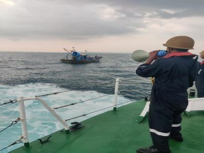 Cyclone Tauktae: 4526 fishing boats of Maharashtra, 2258 boats of Gujarat returned safely to harbour | Cyclone Tauktae: 4526 fishing boats of Maharashtra, 2258 boats of Gujarat returned safely to harbour