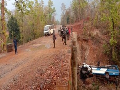 Five security personnel killed in encounter with Naxals in Chhattisgarh's Bijapur | Five security personnel killed in encounter with Naxals in Chhattisgarh's Bijapur