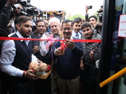 Delhi CM flags-off 100 low-floor buses | Delhi CM flags-off 100 low-floor buses Delhi CM flags-off 100 low-floor buses | Delhi CM flags-off 100 low-floor buses