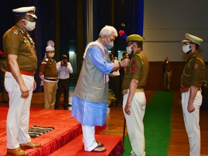 JK L-G presents President's Police Medals to 159 officers for meritorious services | JK L-G presents President's Police Medals to 159 officers for meritorious services