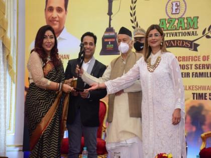 Maharashtra Governor Bhagat Singh Koshyari honours Navnedhi Waddhwa with Shaheed - E - Azam Motivational Award 2021 | Maharashtra Governor Bhagat Singh Koshyari honours Navnedhi Waddhwa with Shaheed - E - Azam Motivational Award 2021