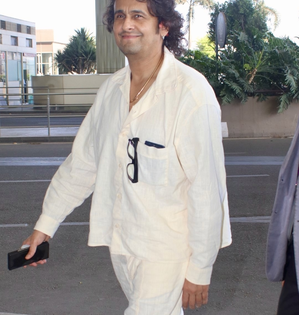 Sonu Nigam lashes out at media over wrongly attributed tweet from an imposter on social media | Sonu Nigam lashes out at media over wrongly attributed tweet from an imposter on social media Sonu Nigam lashes out at media over wrongly attributed tweet from an imposter on social media | Sonu Nigam lashes out at media over wrongly attributed tweet from an imposter on social media