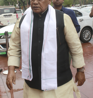 'Damaad Rajniti' jibe heats up Bihar politics; Manjhi fires salvo at Tejashwi Yadav | 'Damaad Rajniti' jibe heats up Bihar politics; Manjhi fires salvo at Tejashwi Yadav 'Damaad Rajniti' jibe heats up Bihar politics; Manjhi fires salvo at Tejashwi Yadav | 'Damaad Rajniti' jibe heats up Bihar politics; Manjhi fires salvo at Tejashwi Yadav
