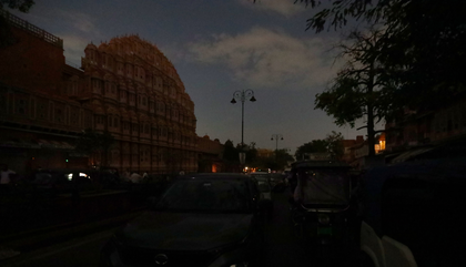 Rajasthan: Sounds of siren in Jaisalmer, explosions heard as state on high alert | Rajasthan: Sounds of siren in Jaisalmer, explosions heard as state on high alert Rajasthan: Sounds of siren in Jaisalmer, explosions heard as state on high alert | Rajasthan: Sounds of siren in Jaisalmer, explosions heard as state on high alert