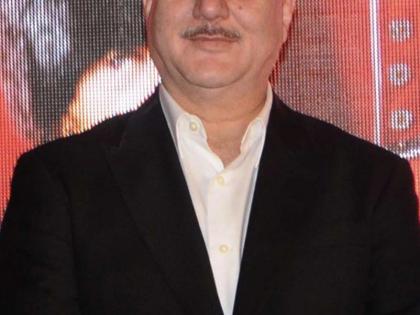 Anupam Kher lands in Ayodhya to go to Hanuman Garhi temple | Anupam Kher lands in Ayodhya to go to Hanuman Garhi temple Anupam Kher lands in Ayodhya to go to Hanuman Garhi temple | Anupam Kher lands in Ayodhya to go to Hanuman Garhi temple