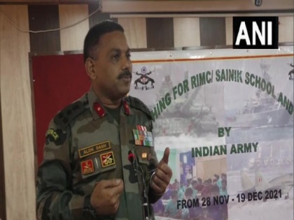 Indian Army organizes coaching program in J-K's Sopore to prepare students for competitive exams | Indian Army organizes coaching program in J-K's Sopore to prepare students for competitive exams