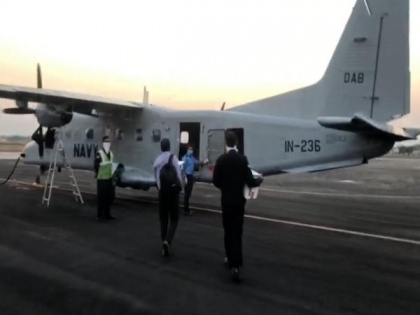 Indian Navy transports specialist doctor, COVID-19 test kits from Pune to Goa | Indian Navy transports specialist doctor, COVID-19 test kits from Pune to Goa