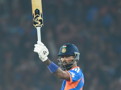 Hardik Pandya slams five sixes in an over to score maiden Vijay Hazare Trophy century | Hardik Pandya slams five sixes in an over to score maiden Vijay Hazare Trophy century