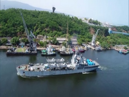 INS Airavat arrives at Visakhapatnam with 158 MT of oxygen, other COVID relief material | INS Airavat arrives at Visakhapatnam with 158 MT of oxygen, other COVID relief material