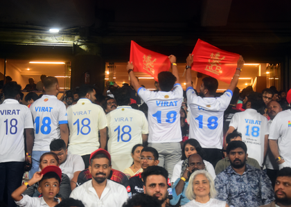 Fans coming in whites on IPL night is beautiful: Manjrekar on tribute to Kohli during RCB-KKR match | Fans coming in whites on IPL night is beautiful: Manjrekar on tribute to Kohli during RCB-KKR match
