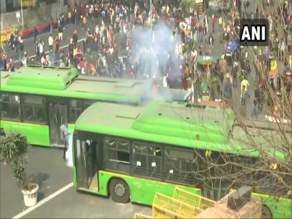 Tractor rally: Farmers protest intensifies, gates of several Delhi Metro stations closed | Tractor rally: Farmers protest intensifies, gates of several Delhi Metro stations closed