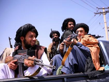 Taliban humiliates musicians by hanging instruments around their necks | Taliban humiliates musicians by hanging instruments around their necks
