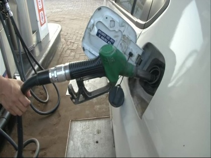 Delhi: Petrol price at Rs 90.83, diesel at Rs 81.32 per litre | Delhi: Petrol price at Rs 90.83, diesel at Rs 81.32 per litre