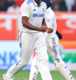 2nd Test: Ashwin takes three wickets as India reduce England to 194/6 in record chase of 399 | 2nd Test: Ashwin takes three wickets as India reduce England to 194/6 in record chase of 399 2nd Test: Ashwin takes three wickets as India reduce England to 194/6 in record chase of 399 | 2nd Test: Ashwin takes three wickets as India reduce England to 194/6 in record chase of 399