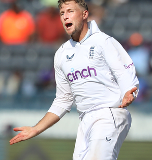 2nd Test: Root sustains blow on finger on Day 3, no indication of his return to field | 2nd Test: Root sustains blow on finger on Day 3, no indication of his return to field