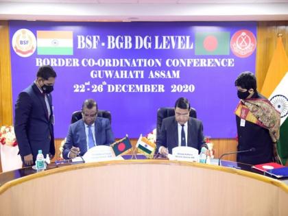 India, Bangladesh hold border talks, decide to construct single row fence in priority patches | India, Bangladesh hold border talks, decide to construct single row fence in priority patches India, Bangladesh hold border talks, decide to construct single row fence in priority patches | India, Bangladesh hold border talks, decide to construct single row fence in priority patches