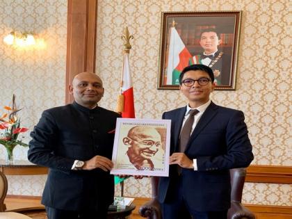 Indian Envoy thanks Madagascar President for IOC membership, discusses bilateral relations | Indian Envoy thanks Madagascar President for IOC membership, discusses bilateral relations Indian Envoy thanks Madagascar President for IOC membership, discusses bilateral relations | Indian Envoy thanks Madagascar President for IOC membership, discusses bilateral relations