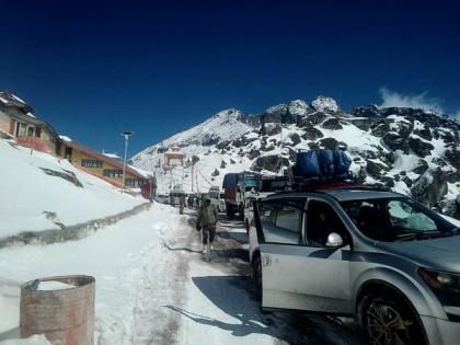 Army rescues 390 stranded civilians in sub zero temperatures in Arunachal | Army rescues 390 stranded civilians in sub zero temperatures in Arunachal