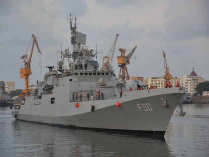 COVID-19: INS Tarkash arrives at Mumbai port carrying 785 Oxygen Cylinders from Kuwait | COVID-19: INS Tarkash arrives at Mumbai port carrying 785 Oxygen Cylinders from Kuwait