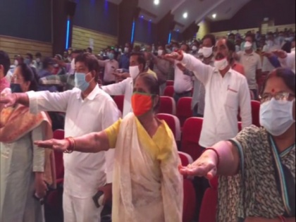 Indore civic body employees pledge to win cleanest city award next year as well | Indore civic body employees pledge to win cleanest city award next year as well