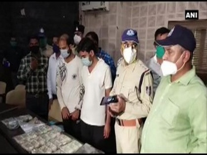 2 held for stealing Rs 12 lakhs from ATM in Indore | 2 held for stealing Rs 12 lakhs from ATM in Indore