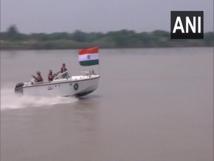 J-K: BSF patrols Chenab River ahead of Independence Day | J-K: BSF patrols Chenab River ahead of Independence Day