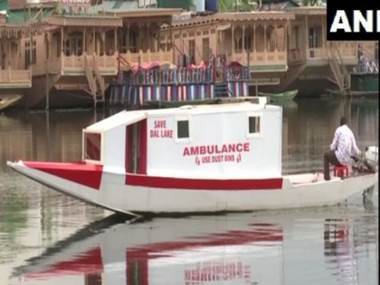 India fights Covid: Srinagar's Dal Lake gets floating ambulance service | India fights Covid: Srinagar's Dal Lake gets floating ambulance service