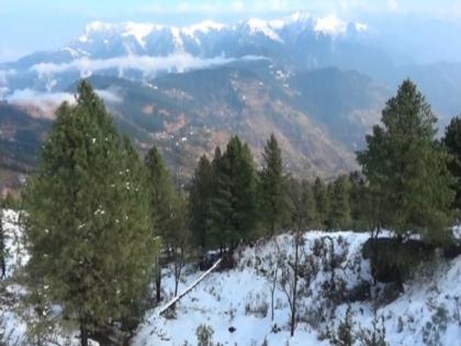 Upper reaches of Jammu witness season's first snowfall | Upper reaches of Jammu witness season's first snowfall Upper reaches of Jammu witness season's first snowfall | Upper reaches of Jammu witness season's first snowfall
