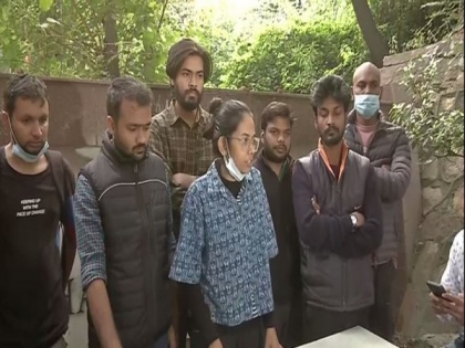 JNU clash: Delhi Police files FIRs against AISA, ABVP based on complaints from each other | JNU clash: Delhi Police files FIRs against AISA, ABVP based on complaints from each other