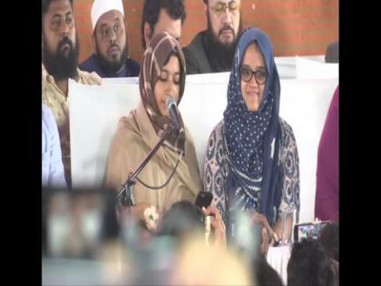 Hyderabad: Jamia students Ladeeda Sakhaloon, Aysha Renna join Owaisi led anti-CAA rally | Hyderabad: Jamia students Ladeeda Sakhaloon, Aysha Renna join Owaisi led anti-CAA rally Hyderabad: Jamia students Ladeeda Sakhaloon, Aysha Renna join Owaisi led anti-CAA rally | Hyderabad: Jamia students Ladeeda Sakhaloon, Aysha Renna join Owaisi led anti-CAA rally
