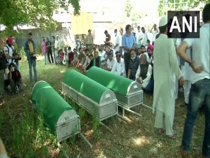 J-K: Funeral of BJP leader Wasim Bari, his father and brother held in Bandipora | J-K: Funeral of BJP leader Wasim Bari, his father and brother held in Bandipora