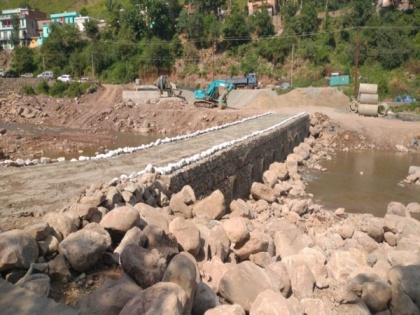 Army constructs causeway in Rajouri district | Army constructs causeway in Rajouri district