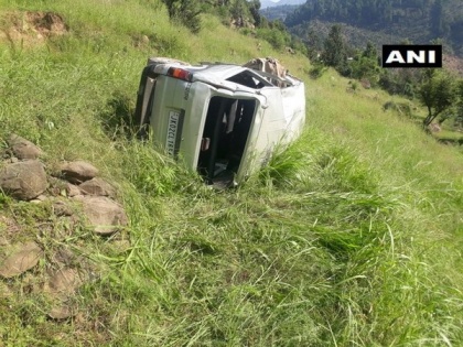 Pregnant woman dies, five others injured after car falls into gorge in Udhampur | Pregnant woman dies, five others injured after car falls into gorge in Udhampur