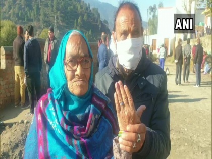 J-K: 100-year-old woman braves cold to vote in DDC election | J-K: 100-year-old woman braves cold to vote in DDC election