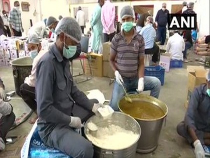 COVID-19 lockdown: Jhandewalan Temple provides meals to migrant workers, homeless people | COVID-19 lockdown: Jhandewalan Temple provides meals to migrant workers, homeless people