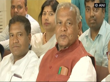 Manjhi lends support to Nitish as BJP drowns him over floods | Manjhi lends support to Nitish as BJP drowns him over floods