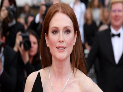 Julianne Moore believes the term 'aging gracefully' is 'totally sexist' | Julianne Moore believes the term 'aging gracefully' is 'totally sexist'