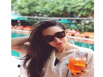 Karisma Kapoor channels weekend mood with stunning picture | Karisma Kapoor channels weekend mood with stunning picture