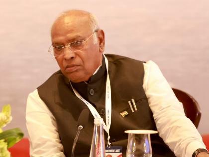 Cong holds meeting with party's Kerala unit to discuss LS polls' strategy | Cong holds meeting with party's Kerala unit to discuss LS polls' strategy Cong holds meeting with party's Kerala unit to discuss LS polls' strategy | Cong holds meeting with party's Kerala unit to discuss LS polls' strategy