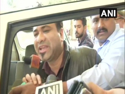 Dr Kafeel Khan requests Maharashtra govt to let him stay in the state, says he doesn't trust UP police | Dr Kafeel Khan requests Maharashtra govt to let him stay in the state, says he doesn't trust UP police