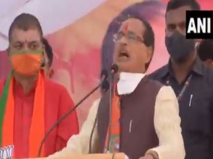 Shivraj Singh Chouhan launches fresh attack on Kamal Nath after clarification over 'item' remark | Shivraj Singh Chouhan launches fresh attack on Kamal Nath after clarification over 'item' remark