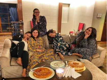 Kareena Kapoor enjoys 'fortune of memories' with her girl gang | Kareena Kapoor enjoys 'fortune of memories' with her girl gang