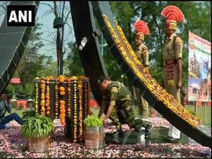 J-K: BSF pays tributes to Kargil war heroes | J-K: BSF pays tributes to Kargil war heroes