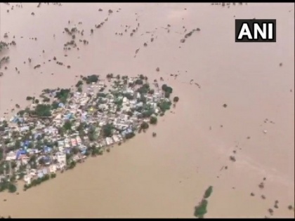 40 lakh families affected by floods to get Rs 10,000 each: K'taka Min | 40 lakh families affected by floods to get Rs 10,000 each: K'taka Min