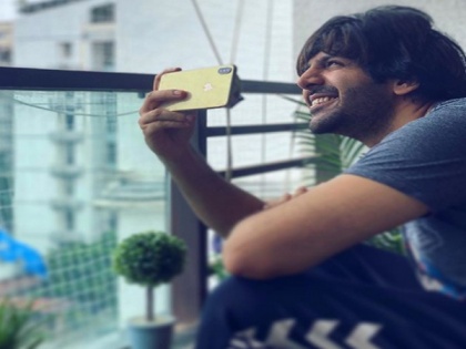 Kartik Aaryan is the 'bua who needs to click the sky every time there is a cloud' | Kartik Aaryan is the 'bua who needs to click the sky every time there is a cloud'