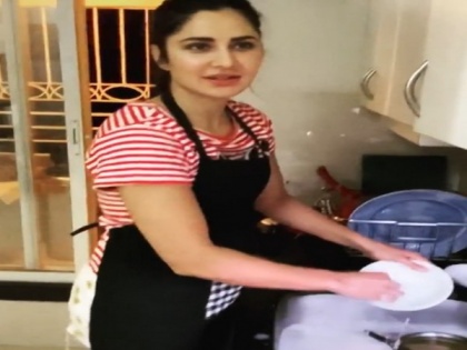 Katrina Kaif shares mini tutorial on how to wash dishes at home | Katrina Kaif shares mini tutorial on how to wash dishes at home